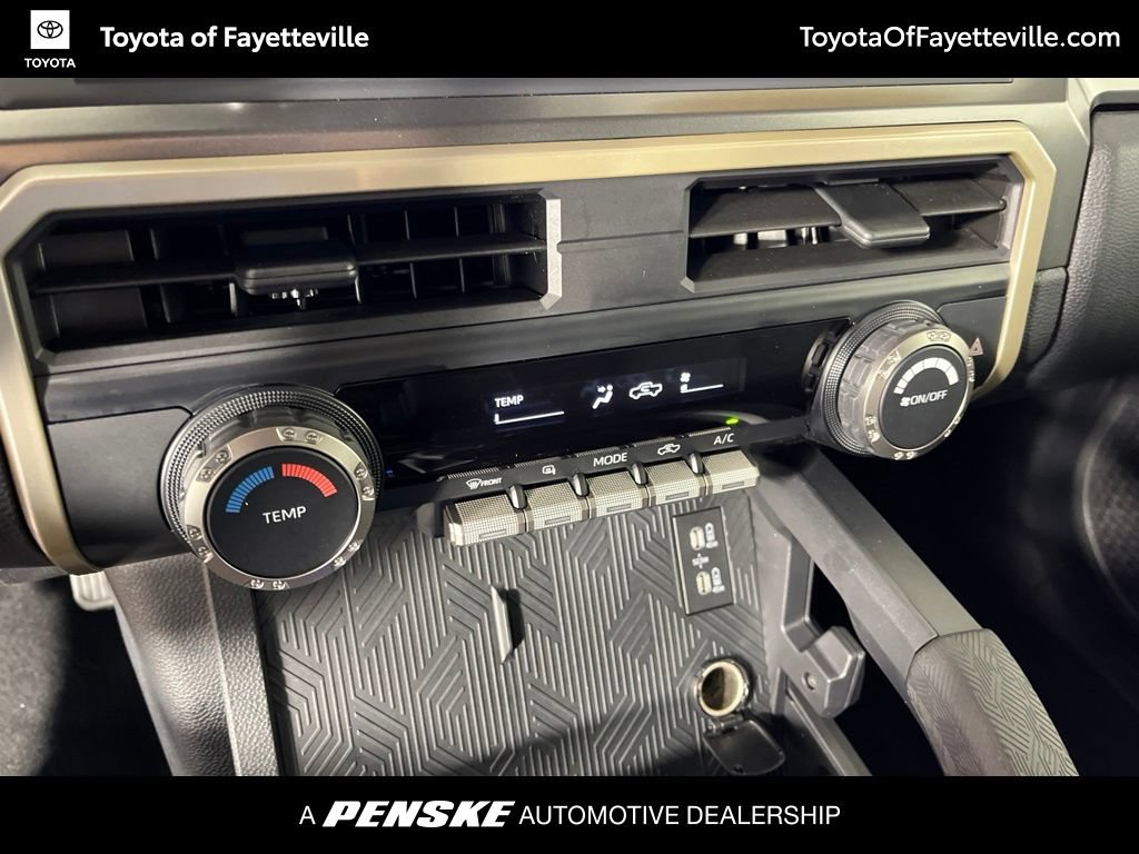 Used 2025 Toyota Tacoma SR5 AWD/4WD image 31
