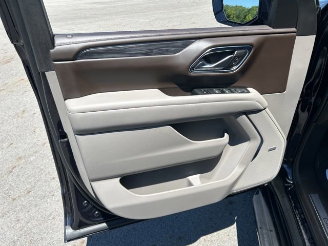 Used 2022 GMC Yukon SLT w/ SLT Luxury Package AWD/4WD image 12