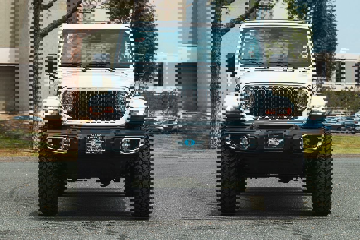 Used 2024 Jeep Gladiator Sport image 8