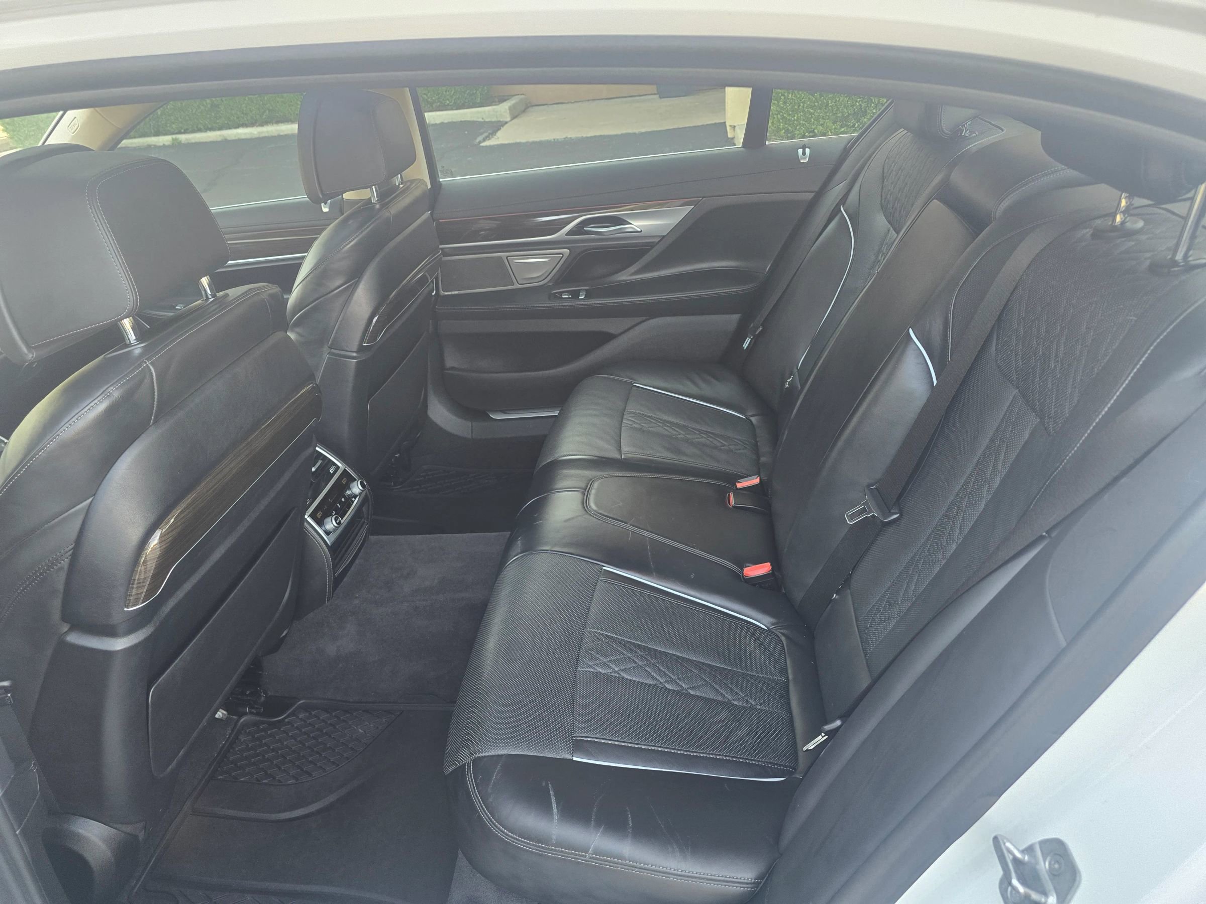 Used 2018 BMW 750i xDrive AWD/4WD image 21