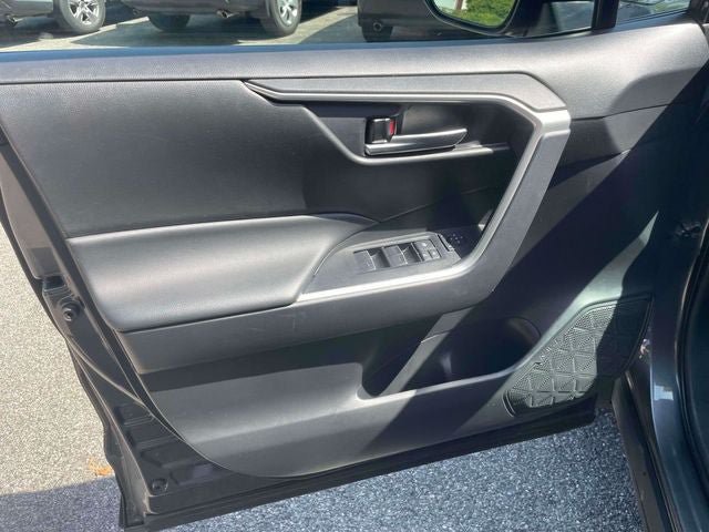Used 2025 Toyota RAV4 XLE AWD/4WD image 18