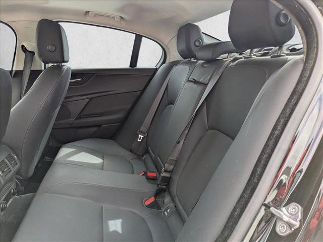 Used 2018 Jaguar XE Premium RWD image 15