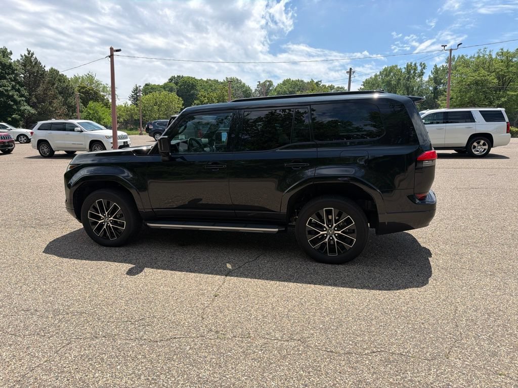 Used 2025 Lexus GX 550 w/ Accessory Package (2T) AWD/4WD image 11