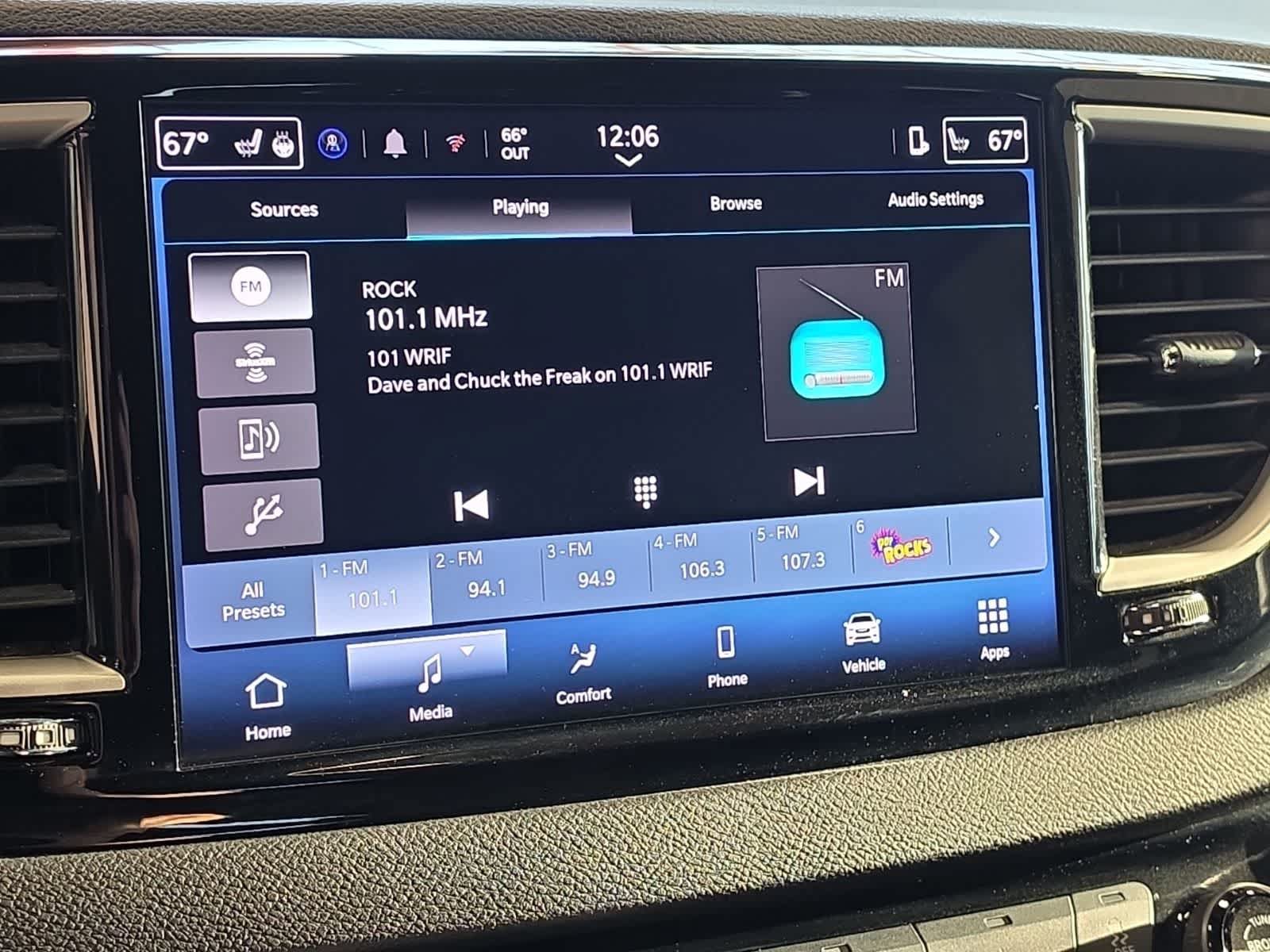 Used 2025 Chrysler Pacifica Select FWD image 25