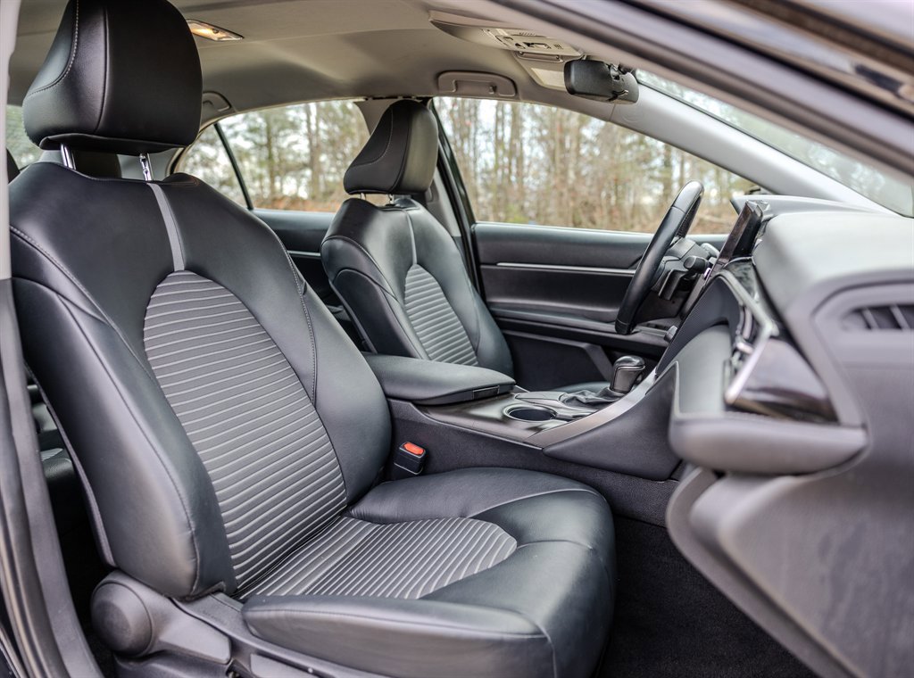 Used 2021 Toyota Camry SE image 28