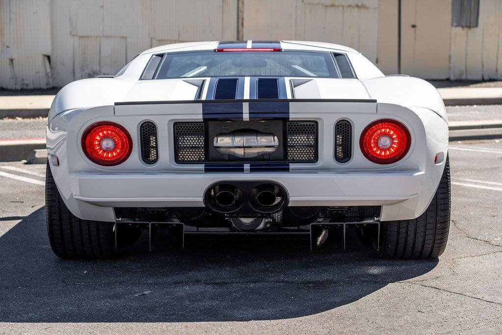 Used 2005 Ford GT image 14