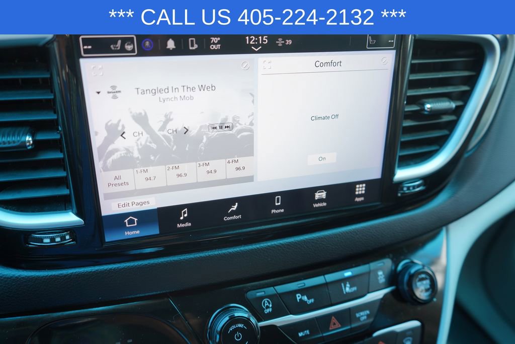 Used 2023 Chrysler Pacifica Touring-L FWD image 35