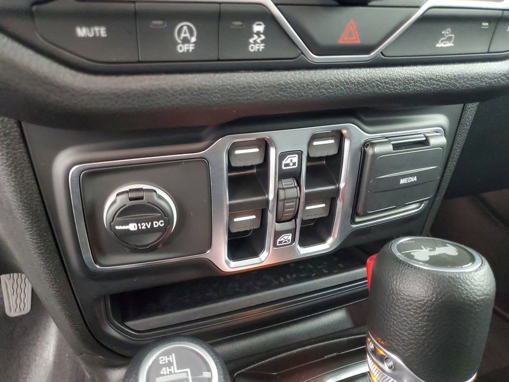 Used 2025 Jeep Wrangler Sport image 18