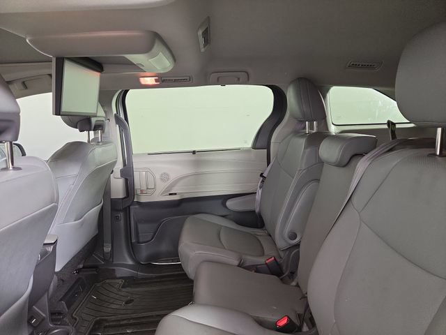 Used 2021 Toyota Sienna XLE w/ XLE Plus Package FWD image 16