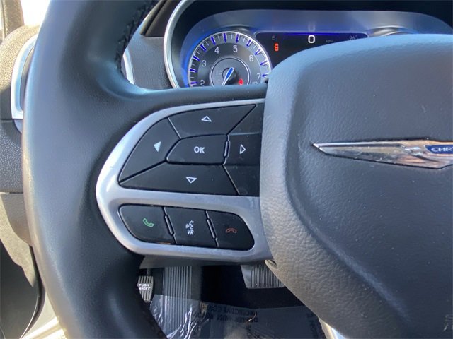 Used 2022 Chrysler 300 Touring w/ Sport Appearance Package image 8