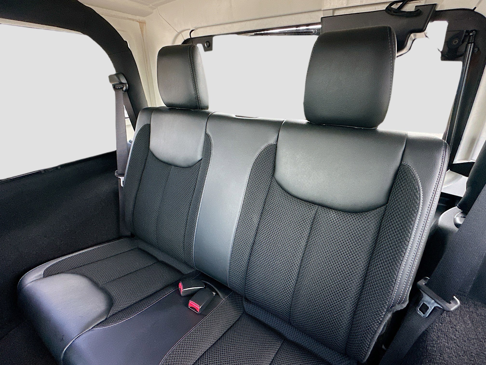 Used 2017 Jeep Wrangler Sahara image 19