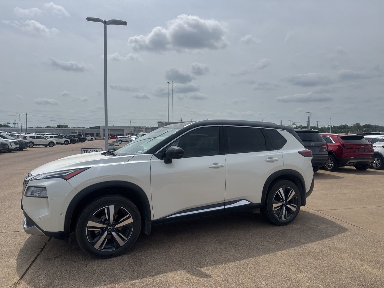 Used 2021 Nissan Rogue Platinum image 8