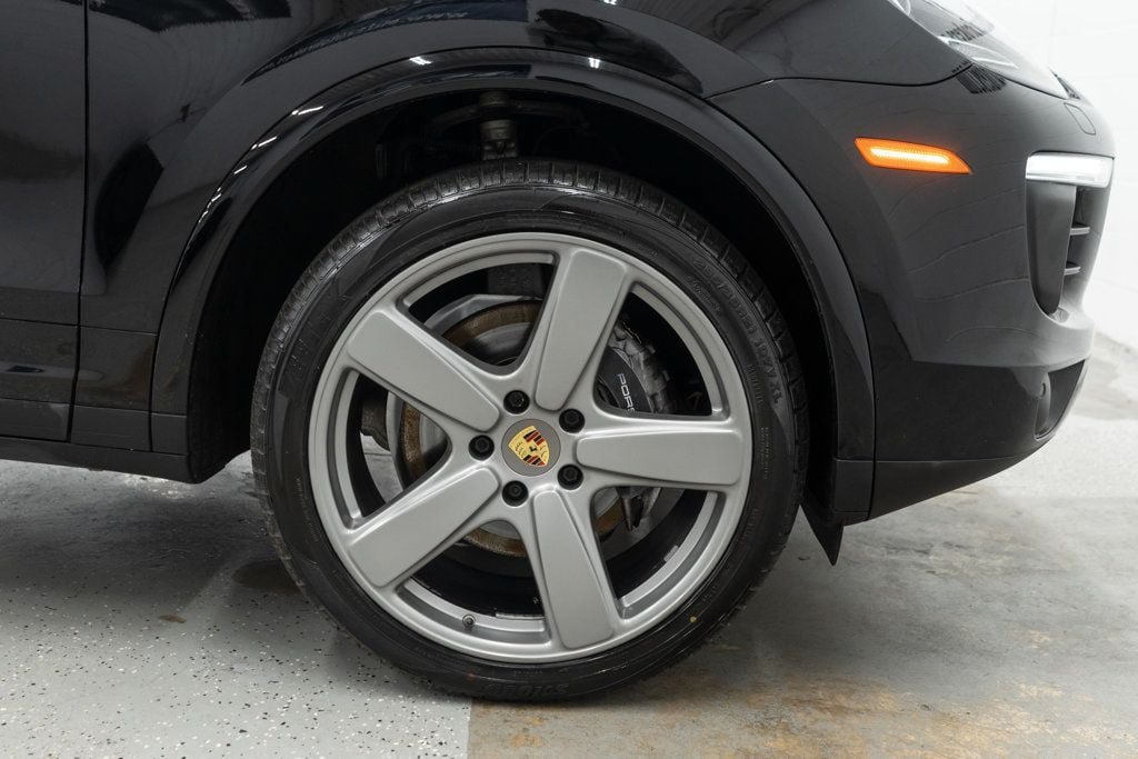 Used 2017 Porsche Cayenne Platinum Edition AWD/4WD image 37