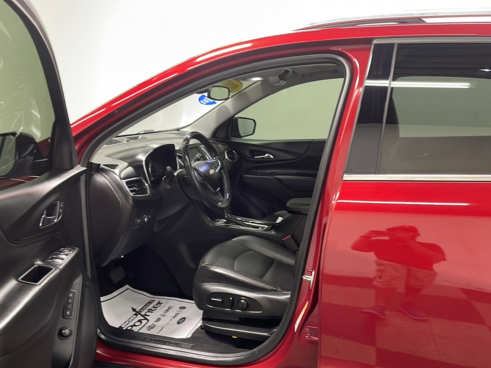 Used 2020 Chevrolet Equinox LT w/ Sport Edition AWD/4WD image 2