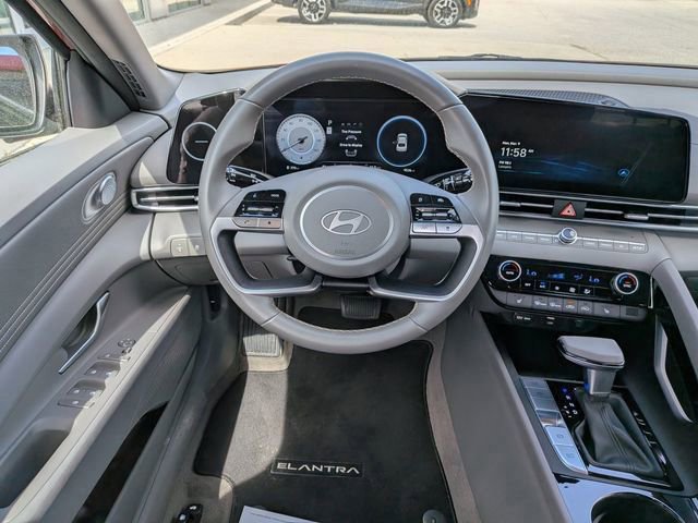 Certified 2025 Hyundai Elantra SEL FWD image 15
