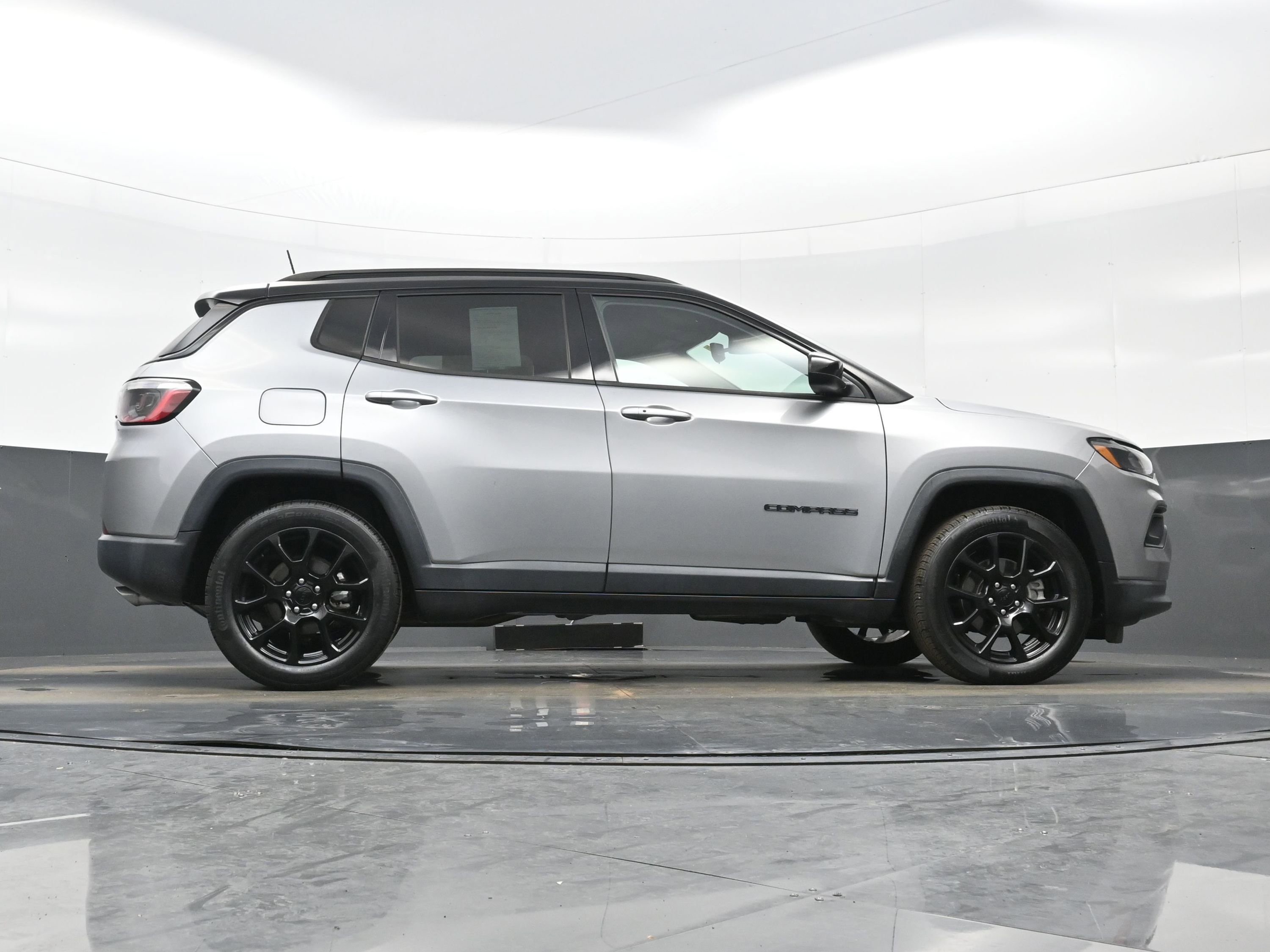 Used 2022 Jeep Compass Altitude image 29