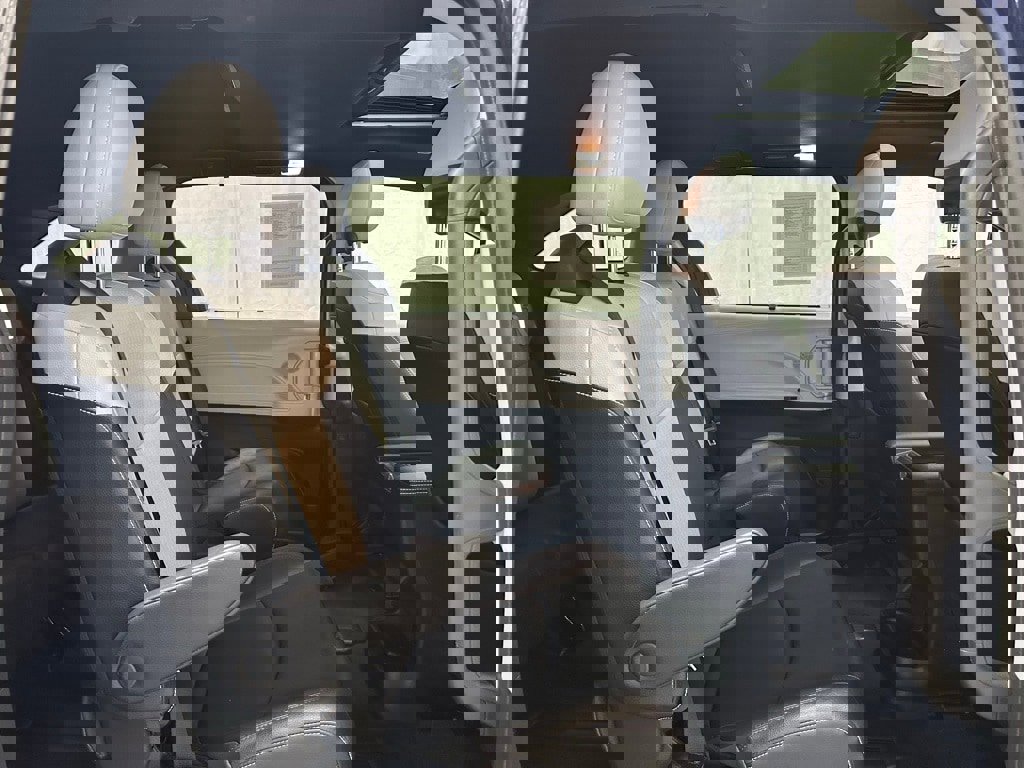 Used 2025 Toyota Sienna XSE image 59