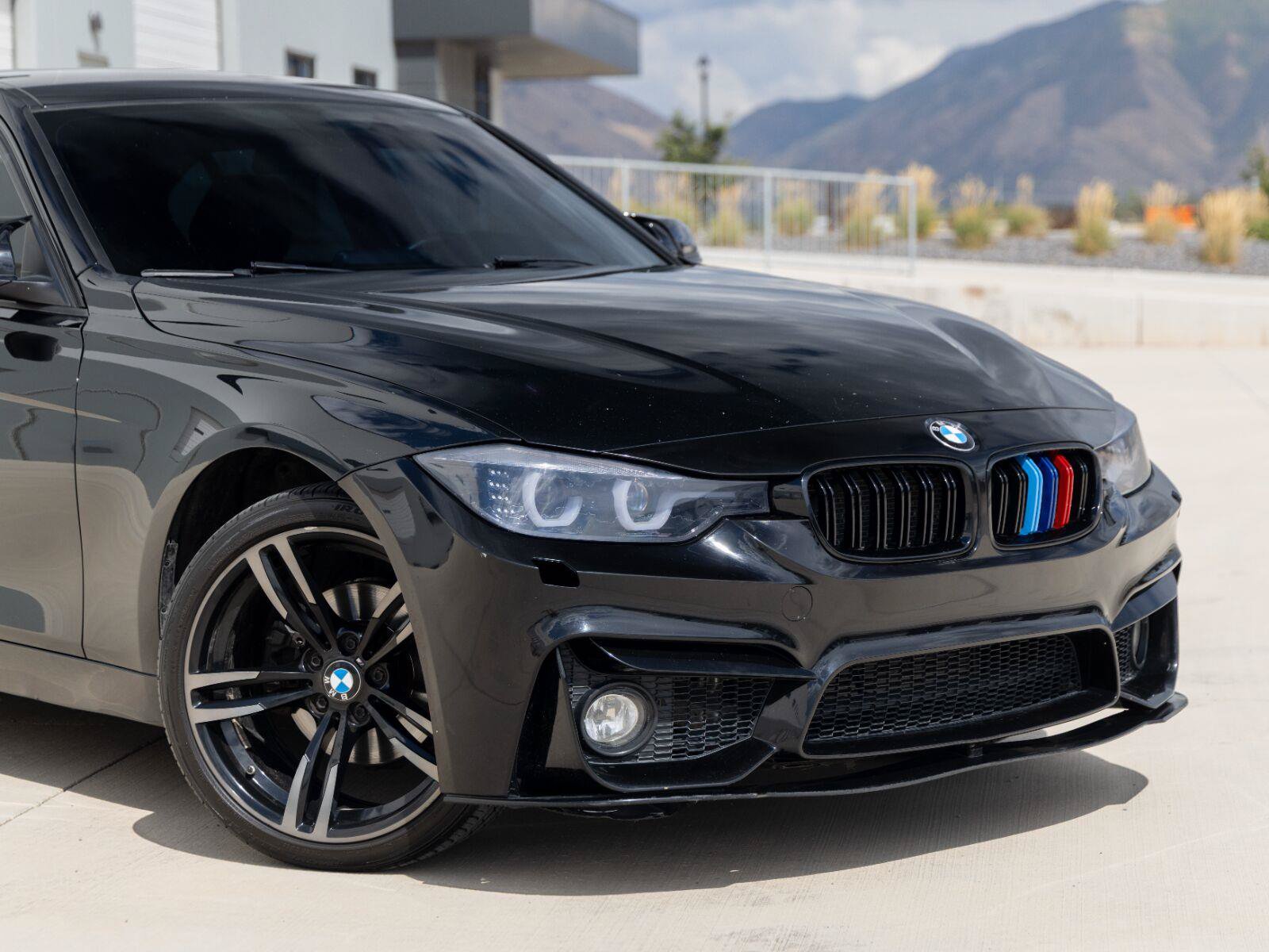 Used 2015 BMW 320i xDrive Sedan AWD/4WD image 3