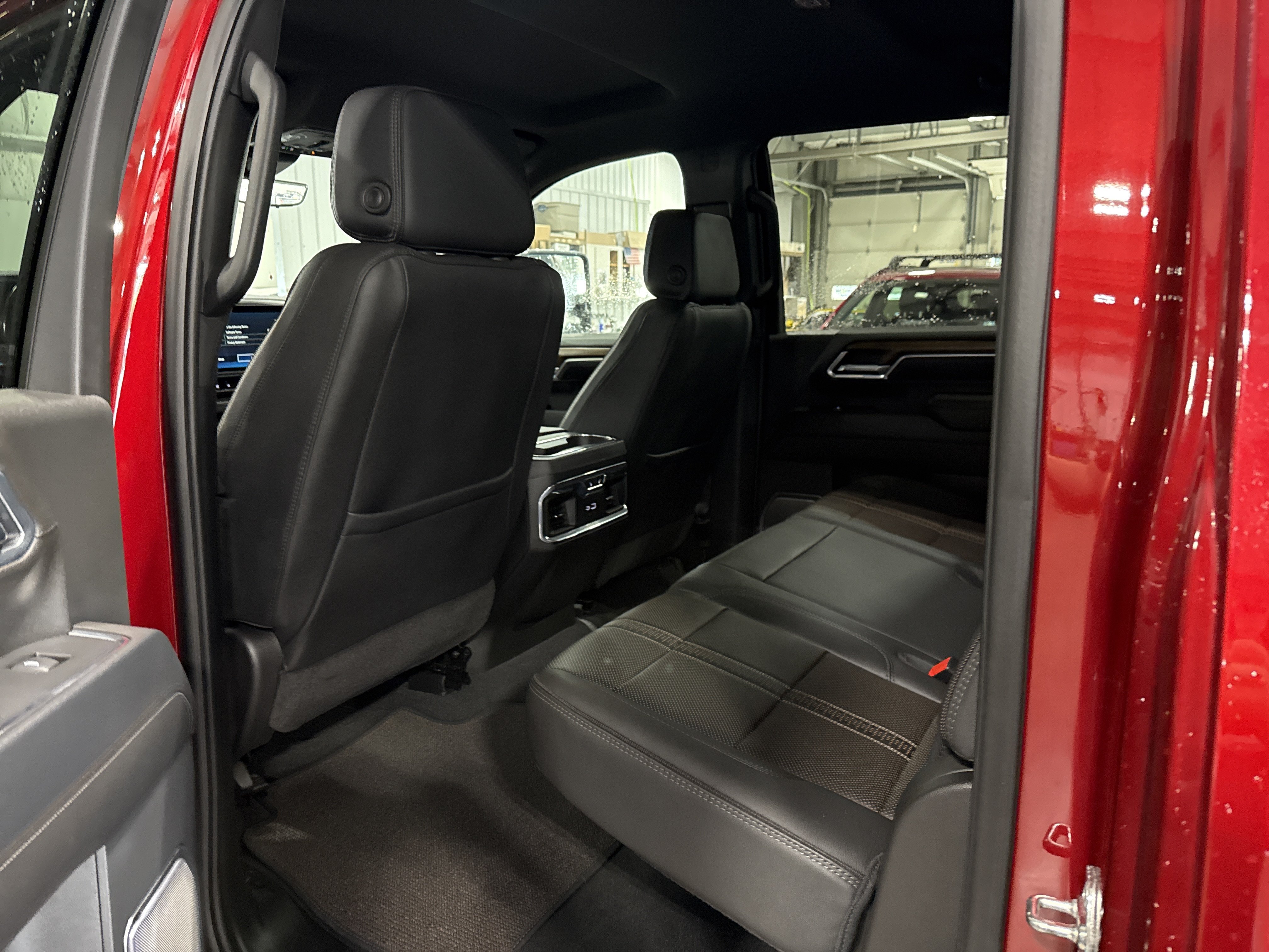Used 2025 Chevrolet Silverado 2500 High Country w/ Technology Package AWD/4WD image 10