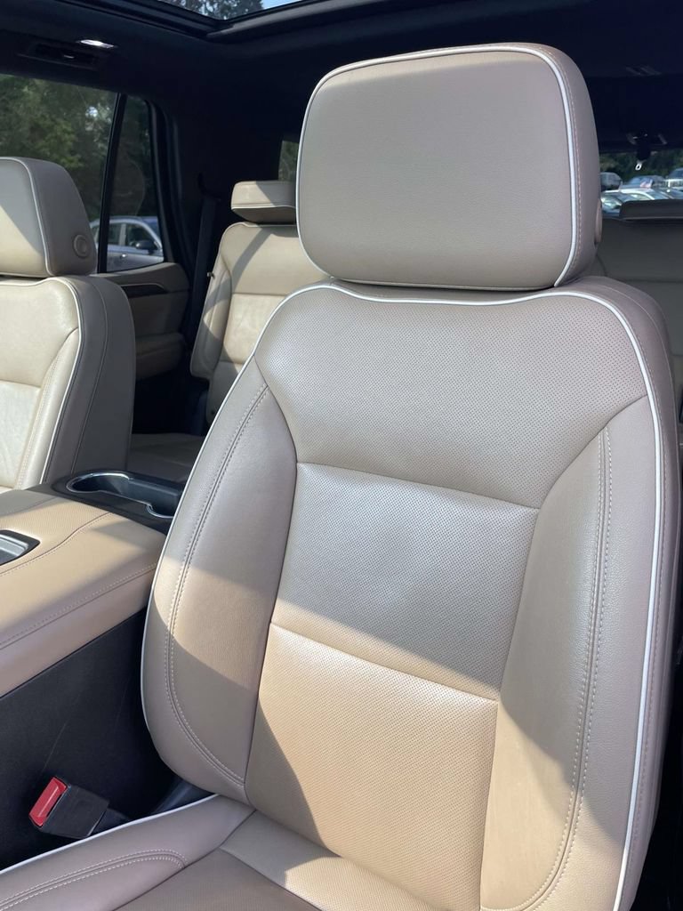 Used 2021 Chevrolet Tahoe Premier w/ Premium Package AWD/4WD image 23