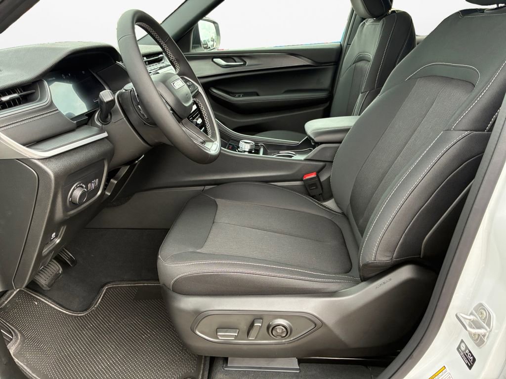 New 2026 Jeep Grand Cherokee Laredo RWD image 19