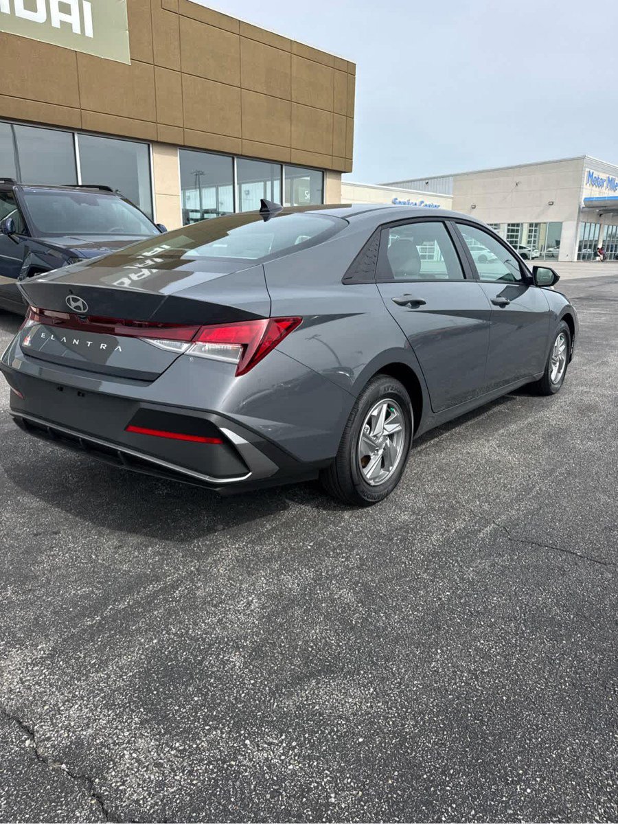 New 2026 Hyundai Elantra SE FWD image 13