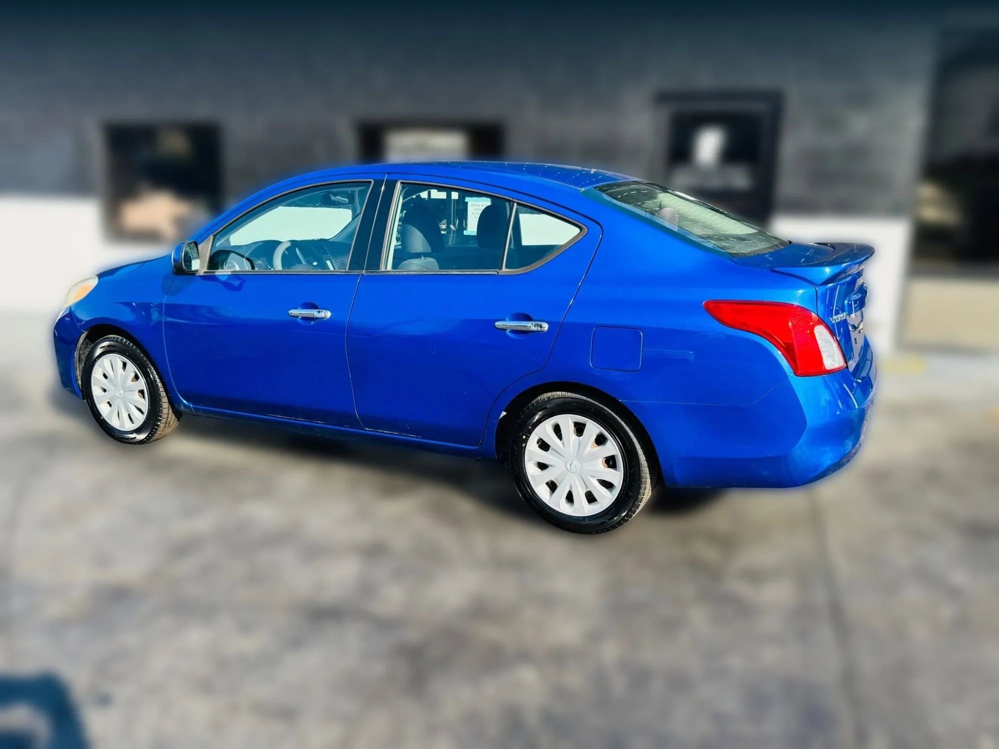 Used 2014 Nissan Versa SV image 3