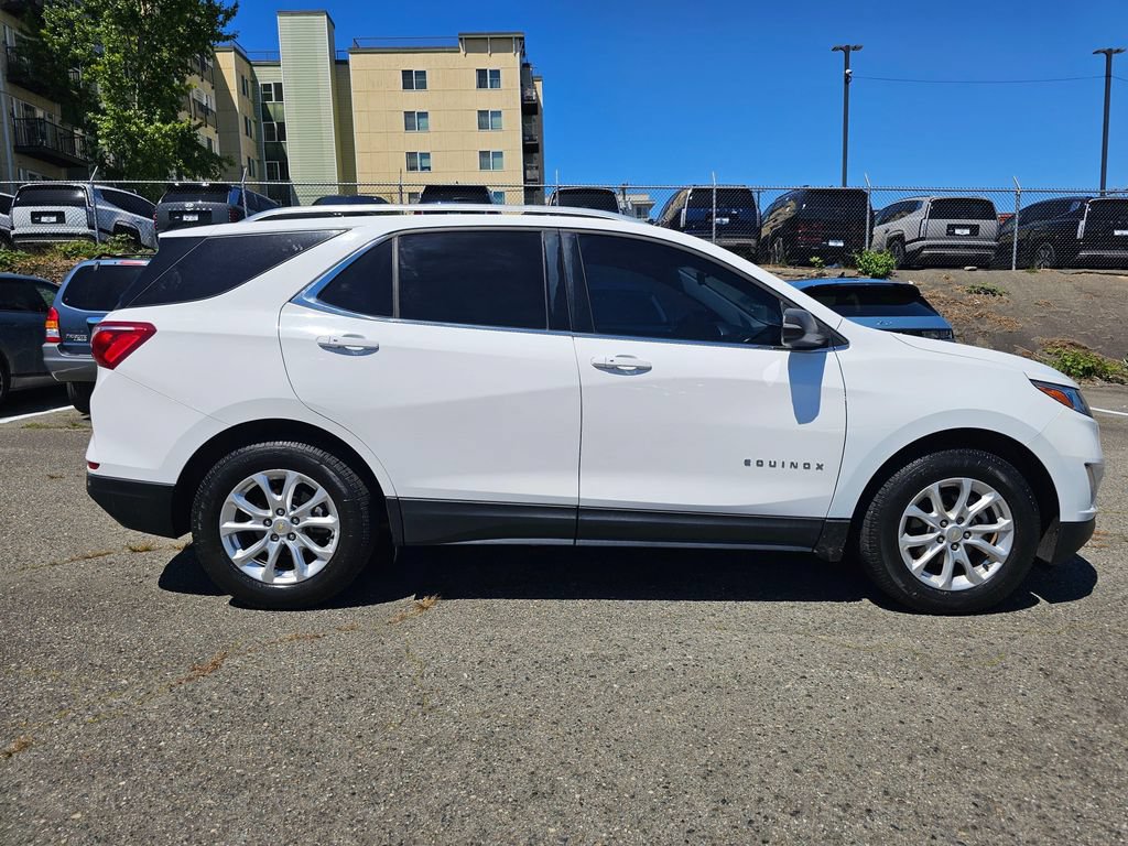 Used 2018 Chevrolet Equinox LT w/ Sun & Infotainment Package FWD image 9