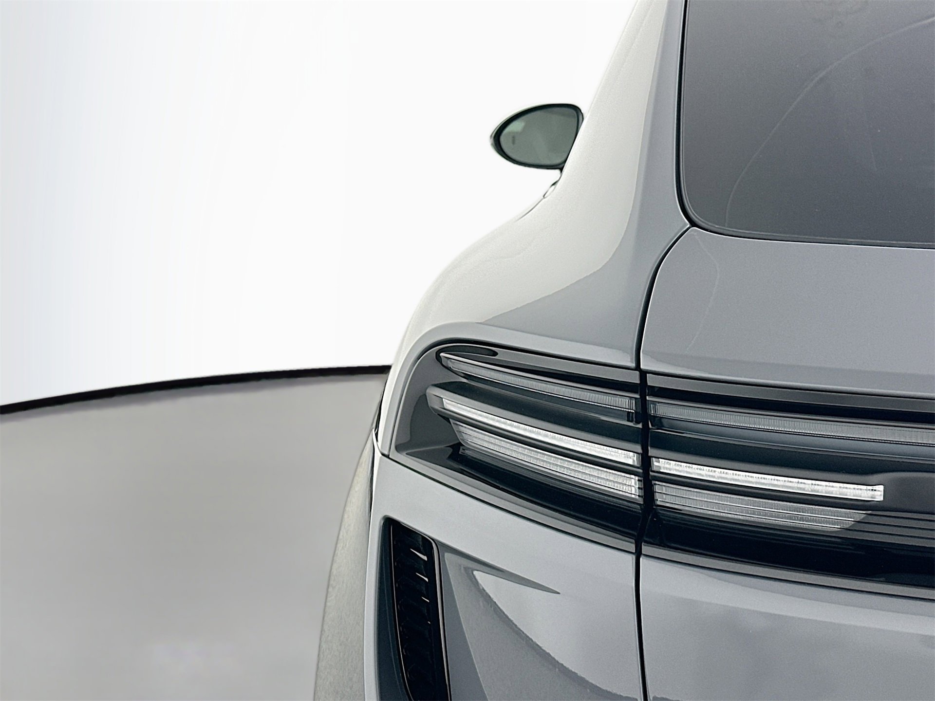 Certified 2025 Porsche Macan Turbo Electric image 16