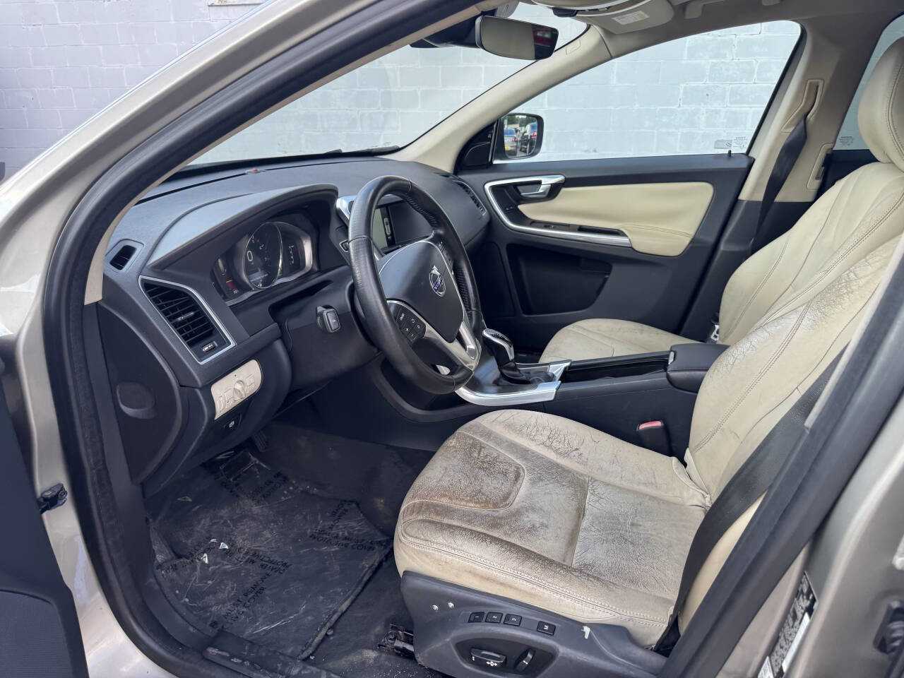 Used 2016 Volvo XC60 T6 w/ Proximity Package image 29