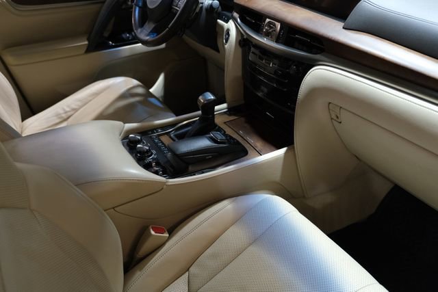 Used 2018 Lexus LX 570 4WD w/ Luxury Package image 29