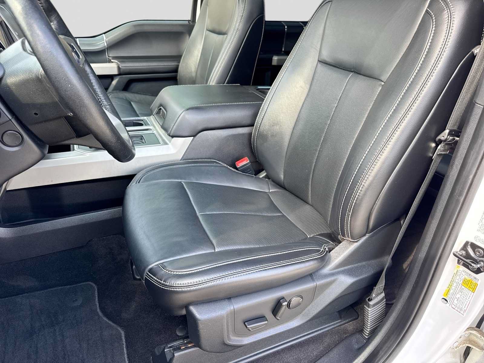 Used 2019 Ford F150 Lariat w/ Equipment Group 502A Luxury AWD/4WD image 15