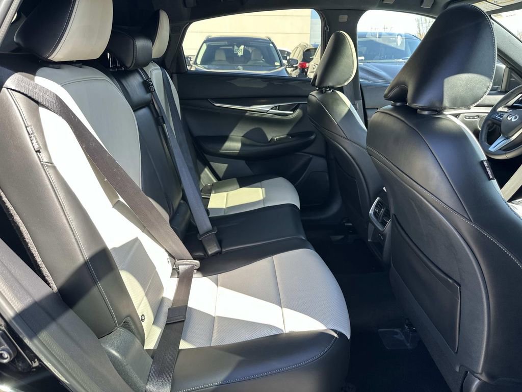Certified 2025 INFINITI QX55 Luxe image 35