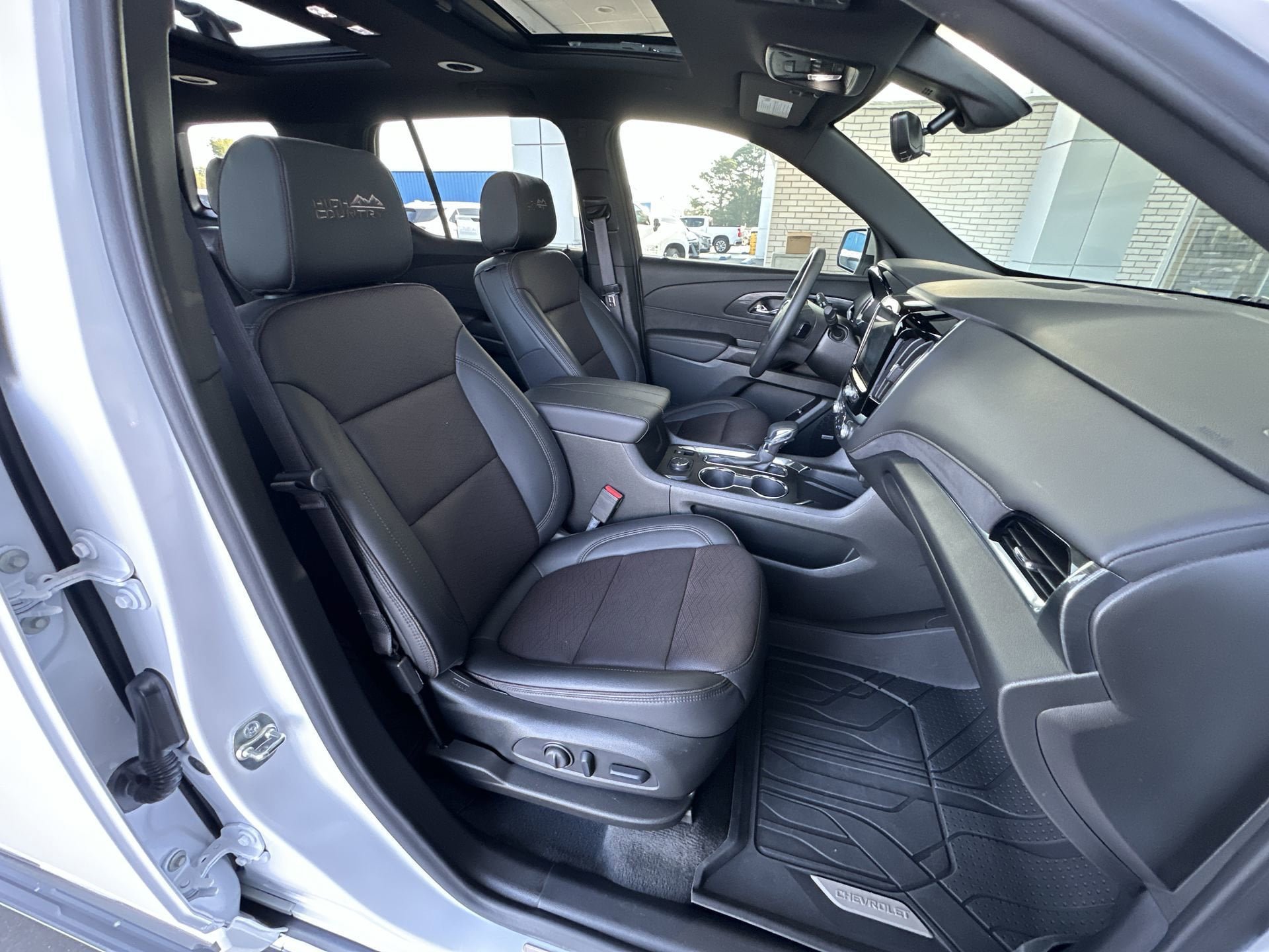 Used 2023 Chevrolet Traverse High Country w/ LPO, 'HIT The Road' Package FWD image 29