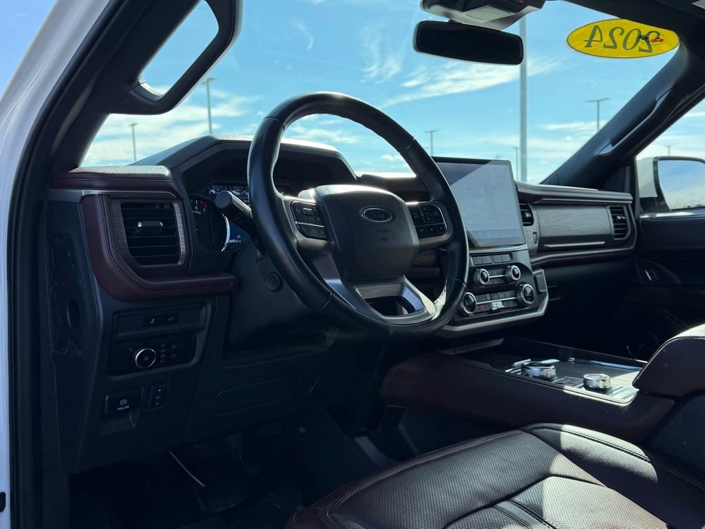Used 2024 Ford Expedition Limited image 11