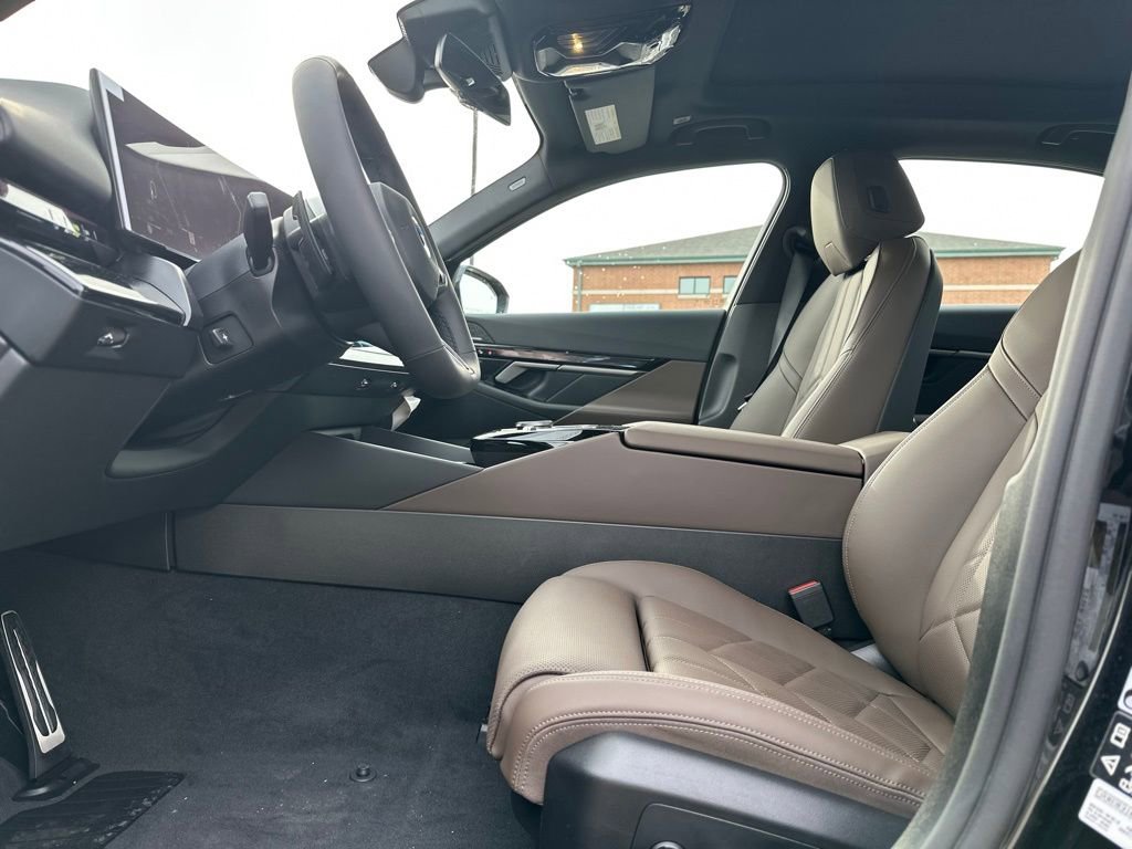 New 2026 BMW 530i xDrive w/ M Sport Package image 14