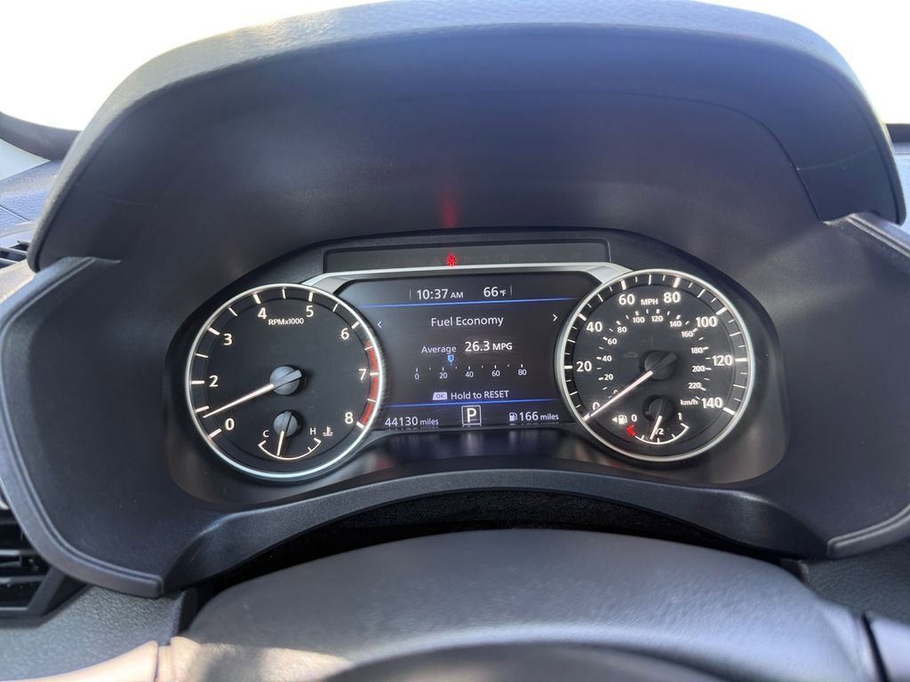 Used 2025 Nissan Altima 2.5 SV FWD image 16