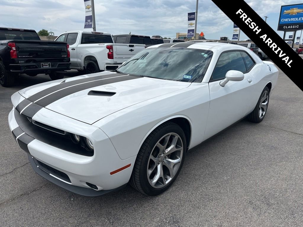 Used 2016 Dodge Challenger SXT Plus RWD image 2