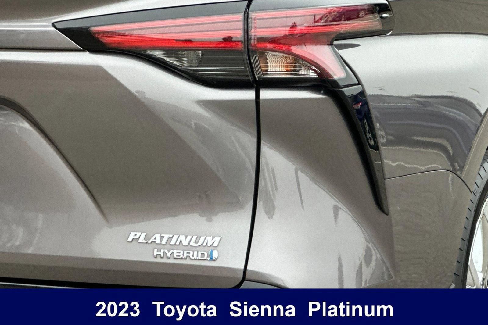 Used 2023 Toyota Sienna Platinum FWD image 40