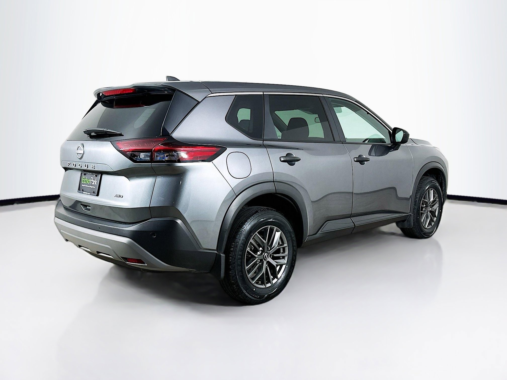 Used 2023 Nissan Rogue S AWD/4WD image 9