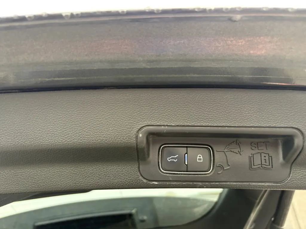 Used 2020 Ford Explorer Limited AWD/4WD image 11