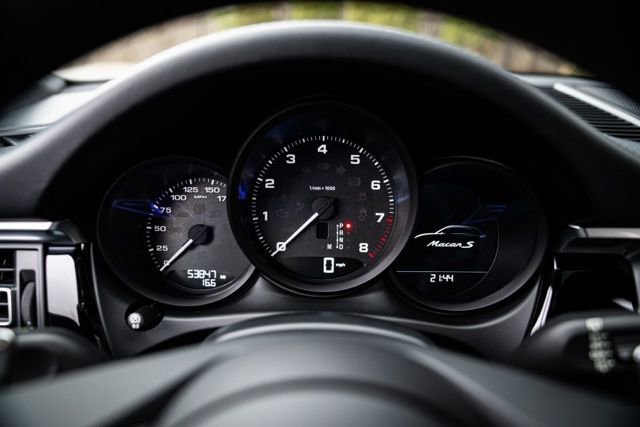 Used 2022 Porsche Macan S w/ Premium Package Plus image 31
