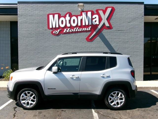 Used 2017 Jeep Renegade Latitude w/ Cold Weather Group AWD/4WD image 1