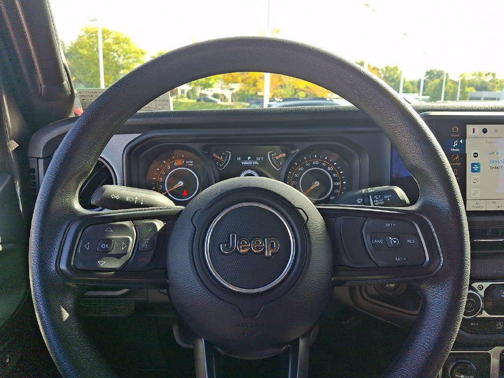 Used 2025 Jeep Wrangler Sport AWD/4WD image 18