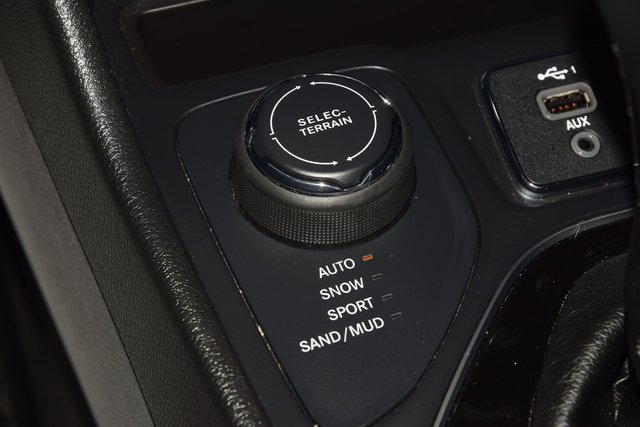 Used 2019 Jeep Cherokee Latitude Plus image 30