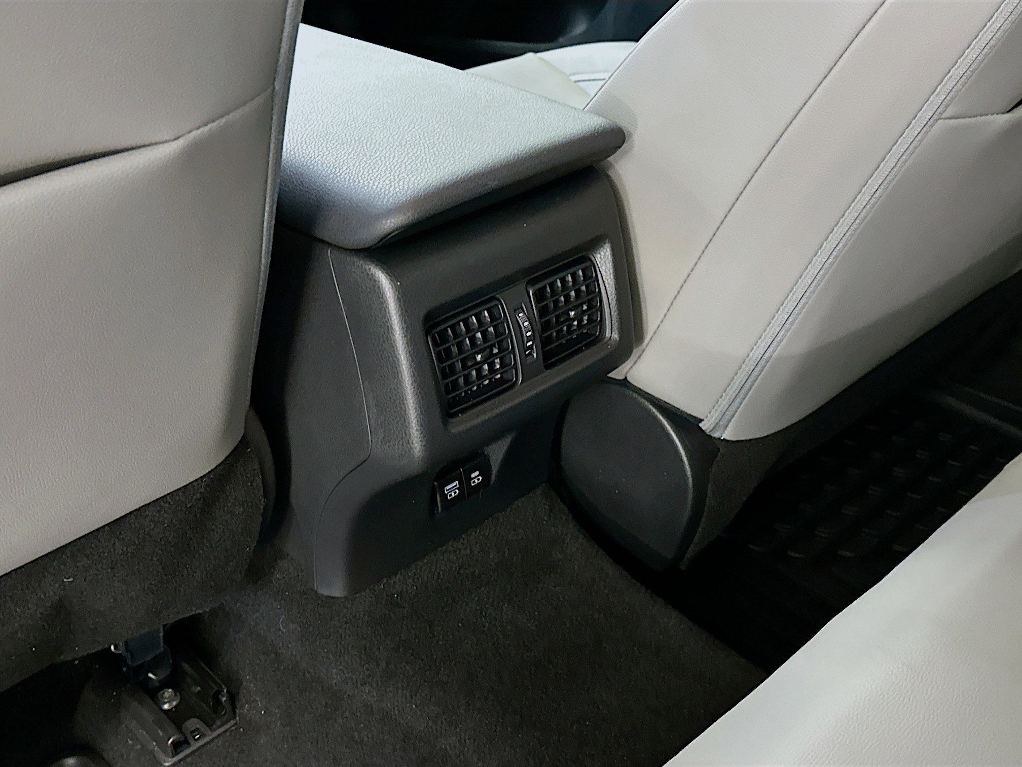 Used 2025 Toyota Camry SE FWD image 28