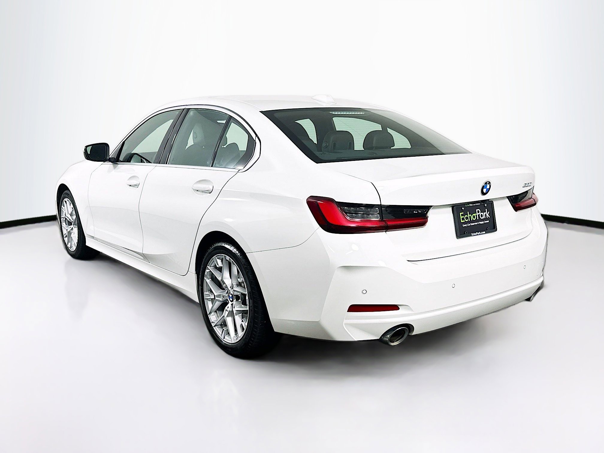 Used 2025 BMW 330i Sedan image 5