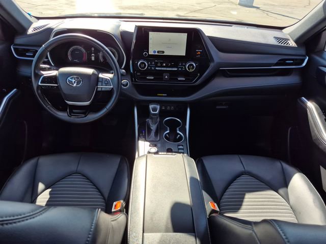 Used 2025 Toyota Highlander XSE image 17