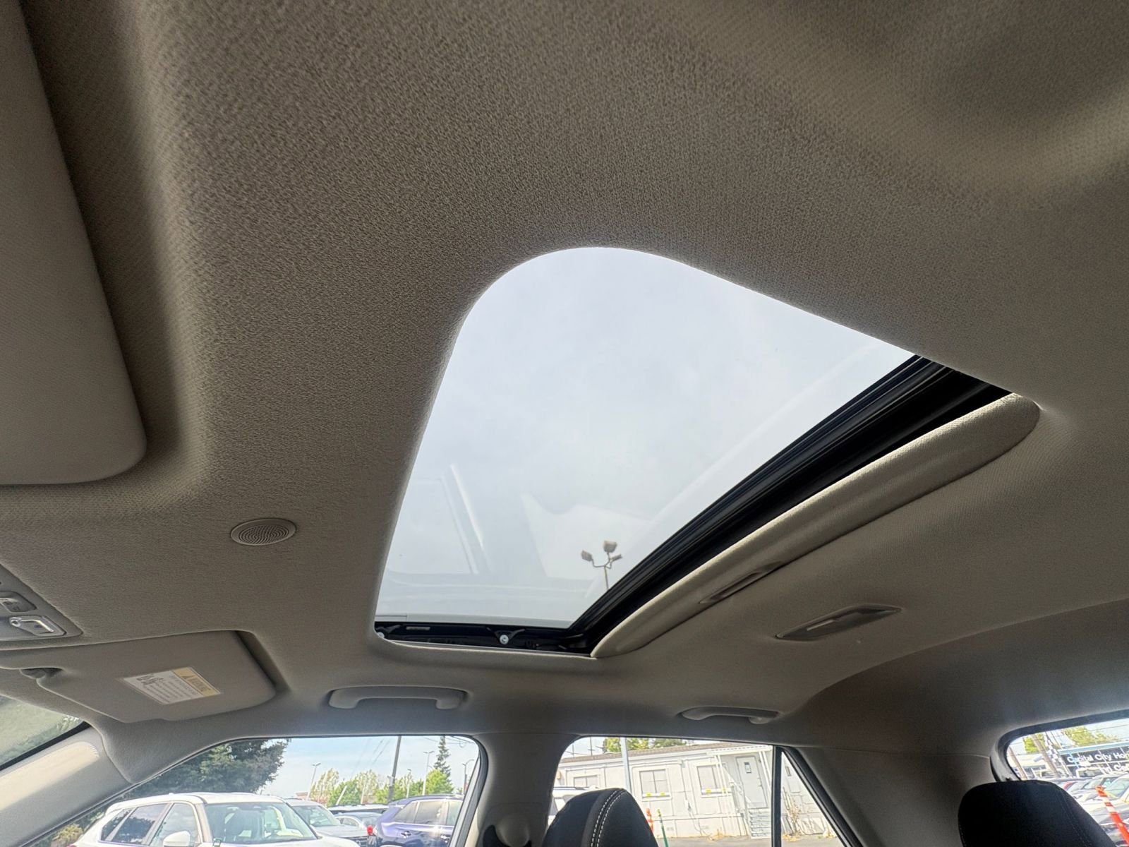 Used 2025 Hyundai Venue SEL image 28