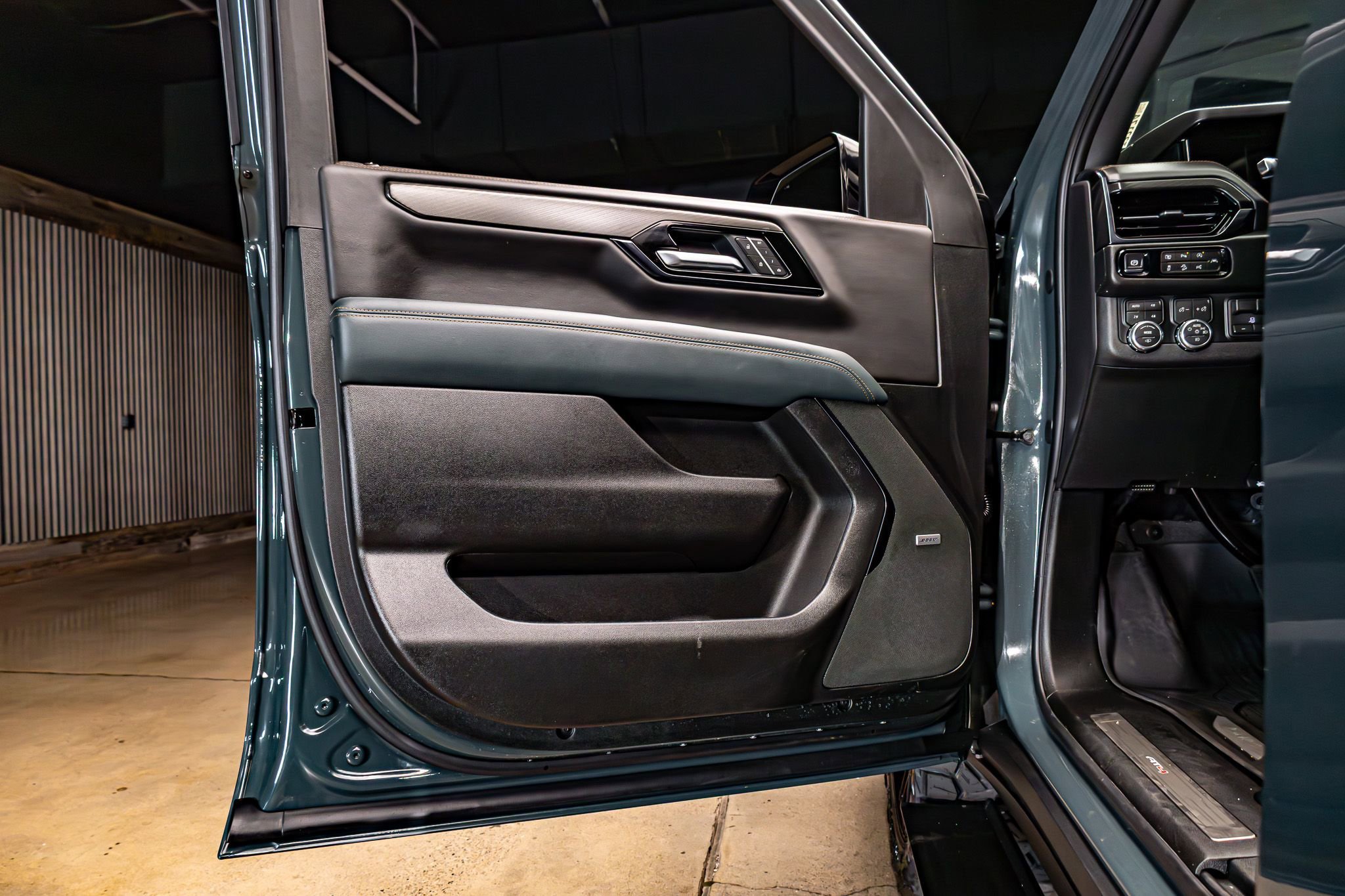 Used 2026 GMC Yukon XL AT4 w/ AT4 Premium Plus Package image 30